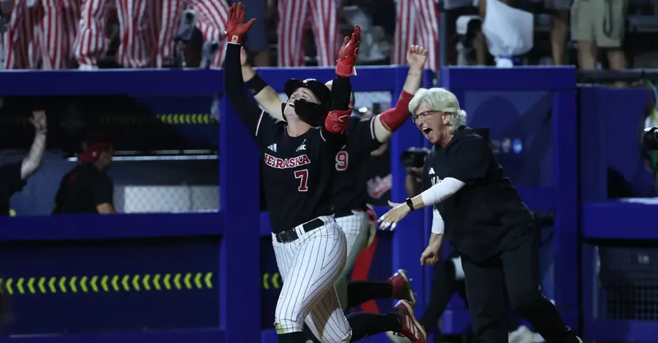 Kuszak Walks Off Arkansas in 10th Inning of Women’s College World Series Opener