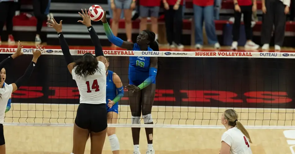 No. 1 Huskers' Block Party Sinks FGCU on Sunday