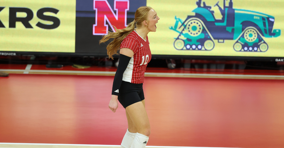 No. 1 Huskers Overwhelm Missouri