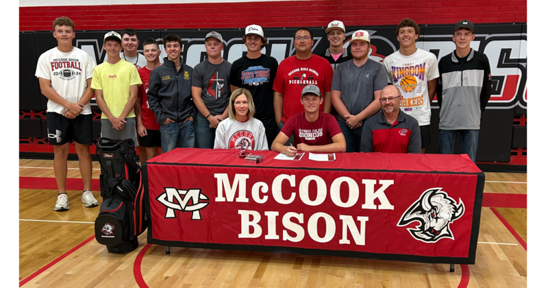 McCook Golf Standout Reid Loop Signs With Hastings College